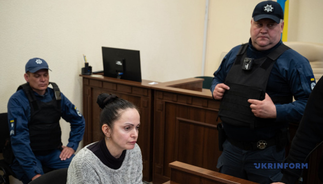 Суд у Києві обрав запобіжний захід патрульній поліцейській Анні Дудіній, яку підозрюють у службовій недбалості під час стрілянини в столиці / Фото: Данило Антонюк, Укрінформ 