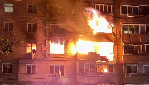 Ворог атакував Дніпро - двоє поранених, пошкоджена житлова забудова