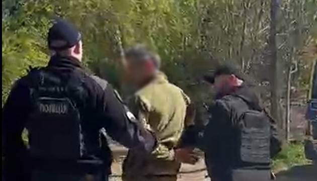 У Львові чоловік влаштував стрілянину в будинку