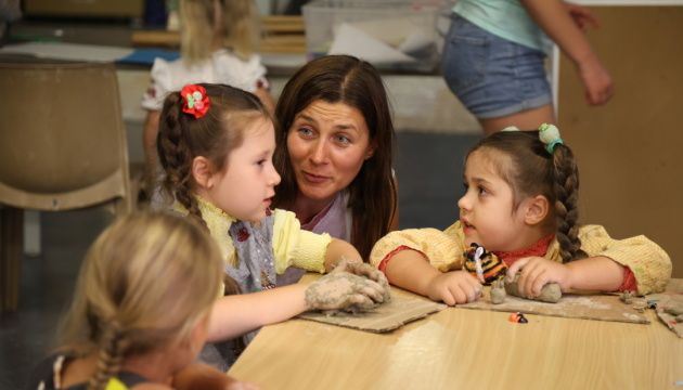 Школа на Лазуровому березі: як зберігають ідентичність українських дітей у Франції