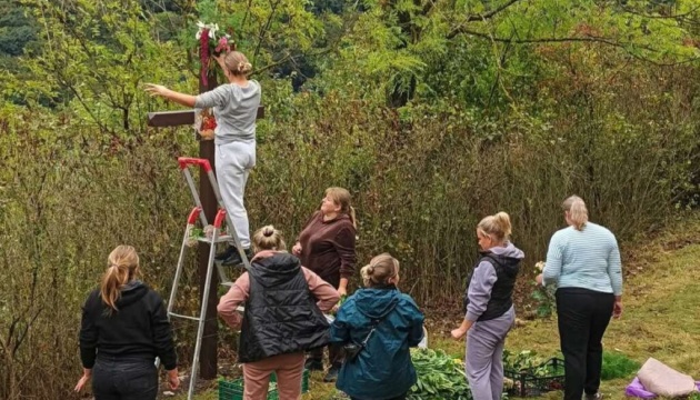 Традицію вбирання хрестів на Тернопільщині внесли до переліку нематеріальної культурної спадщини