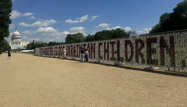 У Вашингтоні встановили 20 тисяч плюшевих ведмедиків на підтримку викрадених Росією українських дітей