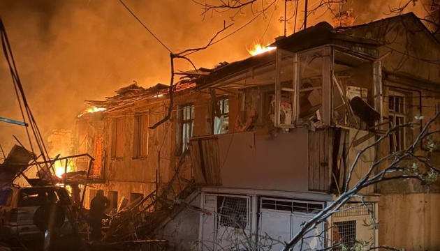 Ворожа атака на Одесу: пошкоджені будинки, є постраждалі