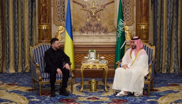 Selenskyj bespricht mit Kronprinz bin Salman drei Richtungen der Zusammenarbeit