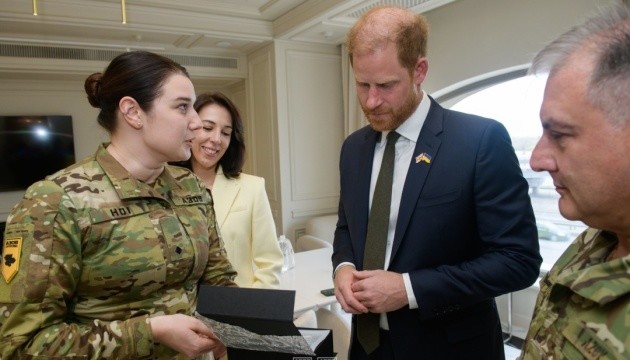 Azov fighters present Duke and Duchess of Sussex with gift in appreciation of support for Ukraine