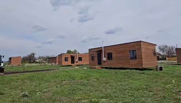На Херсонщині встановили 13 модульних будинків для переселенців