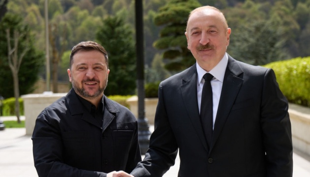 ゼレンシキー宇大統領、アゼルバイジャン訪問　アリエフ大統領と会談