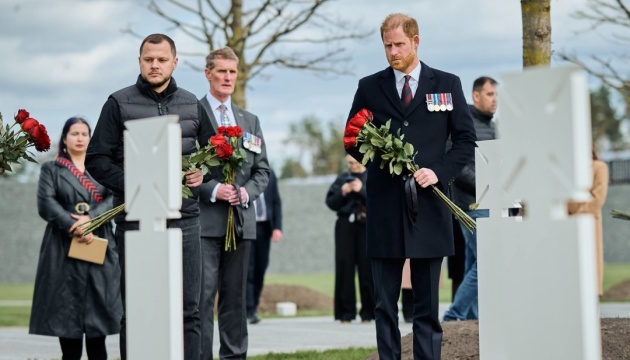 Prince Harry pays tribute to fallen Ukrainian soldiers during visit to Kyiv region