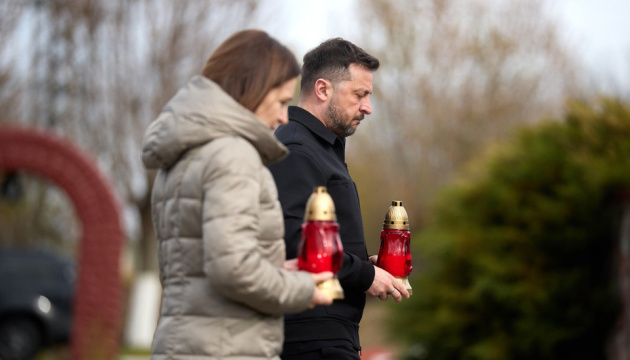 Ukrainian officials and foreign representatives honor Chernobyl cleanup workers