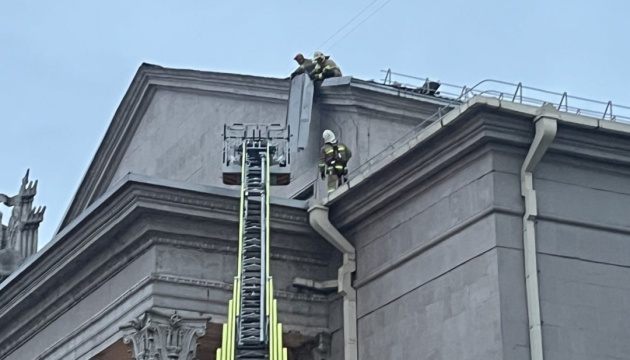 У Запоріжжі буревій зірвав конструкції даху з будівлі філармонії