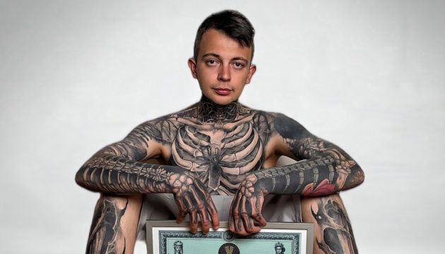 Житель Львівщини встановив світовий рекорд з бодіарту