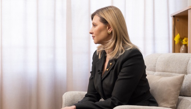 Zelenska presents unique guide for school leavers