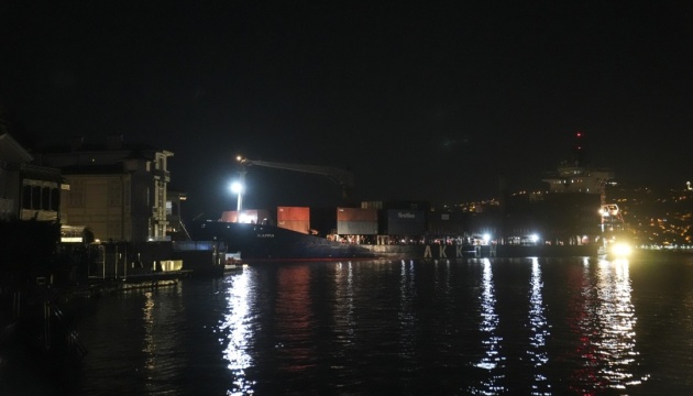 У Босфорі сіло на мілину турецьке судно - рух протокою тимчасово зупинили