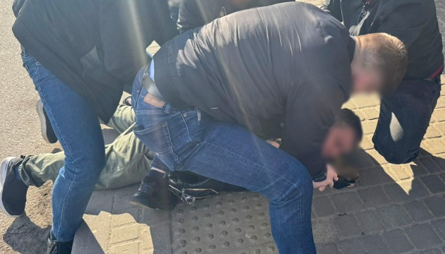 У Києві затримали «генерала», який обіцяв зняти з військового обліку за $15 тисяч
