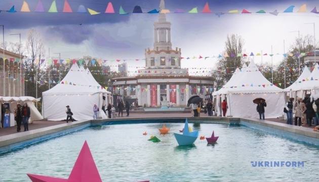 На «Книжковій країні» зібрали понад 1500 книжок для військових