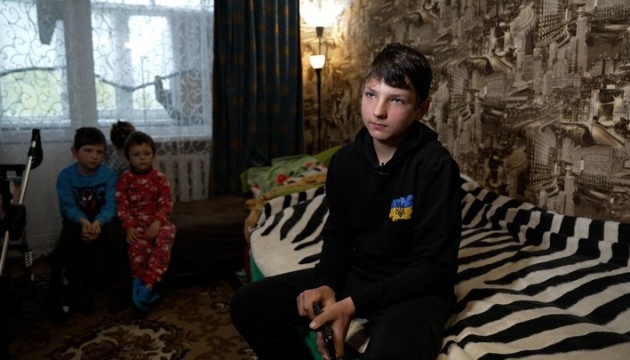 12-year-old boy neutralizes Russian FPV drone that was flying toward his brothers and sisters