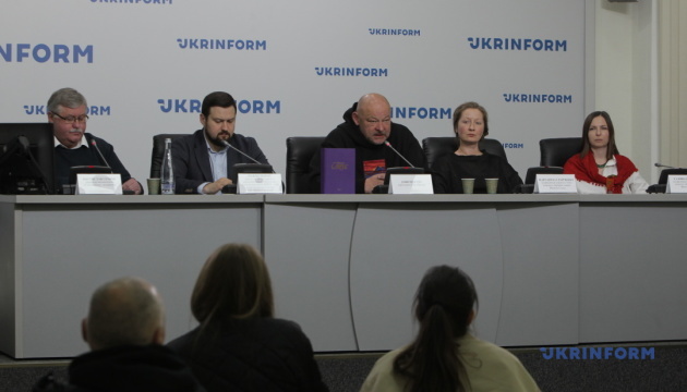  Рання поезія: вийшов друком перший том повного зібрання творів Василя Стуса
