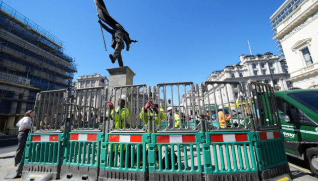 У центрі Лондона з’явилася нова скульптура Бенксі