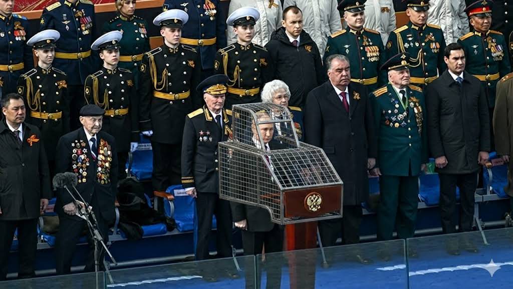 Парад Путіна // Меми з відкритих джерел