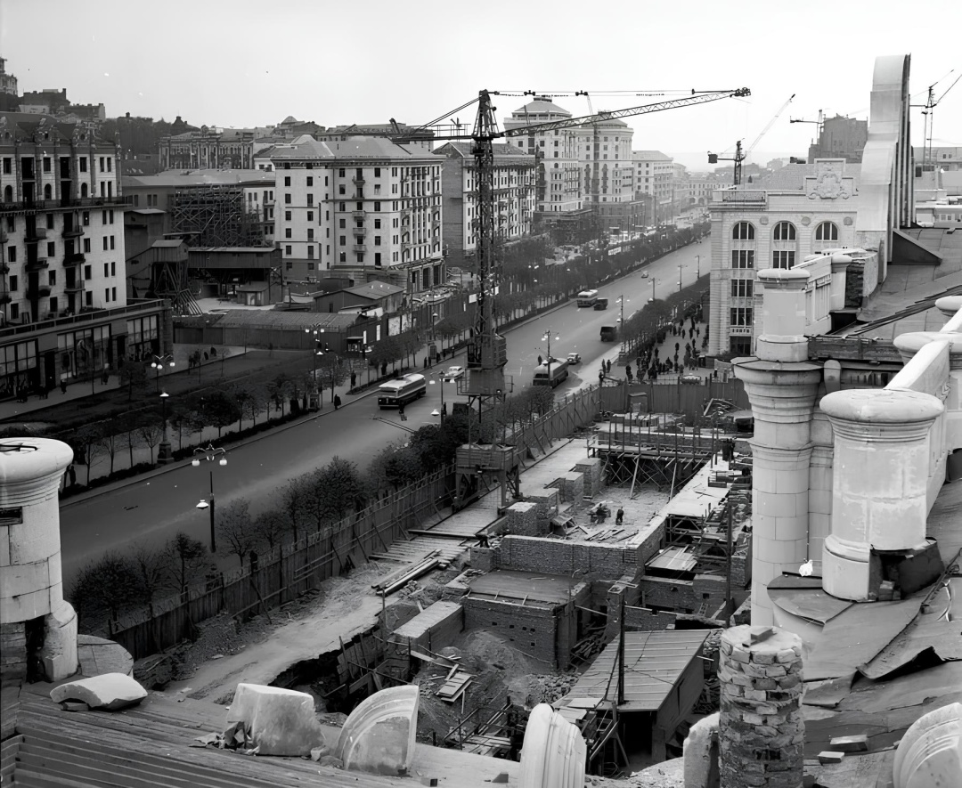 Будівництво будівлі Київради. Фото: Група 1900-1999. Київ.