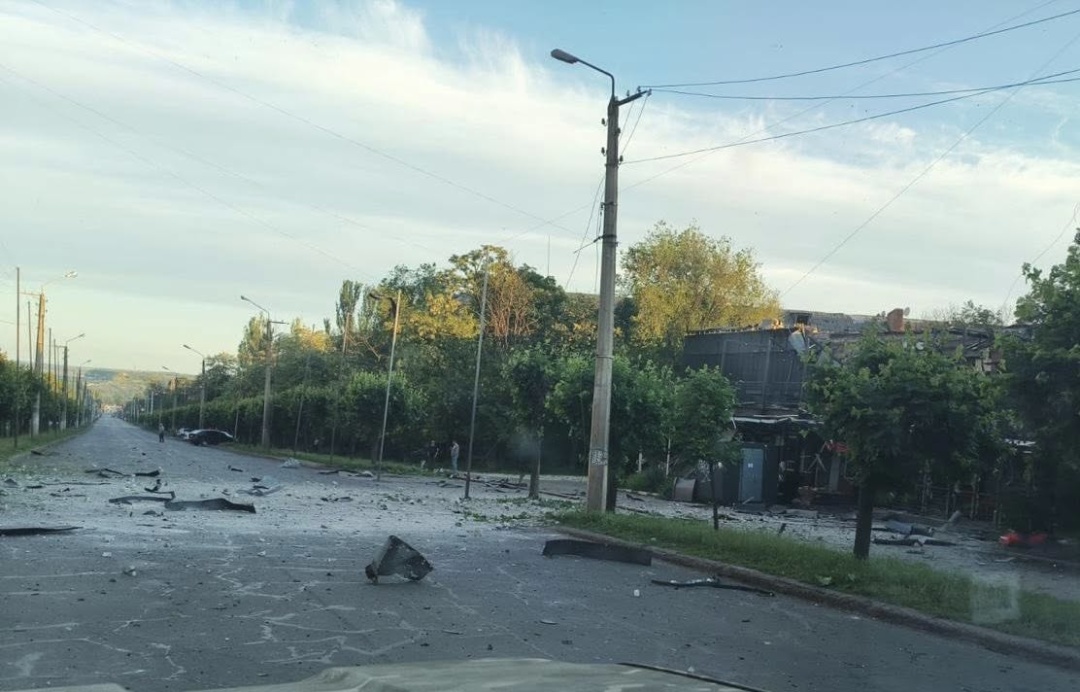 Росіяни скинули на Краматорськ п’ять авіабомб: троє поранених, пошкоджені багатоповерхівки