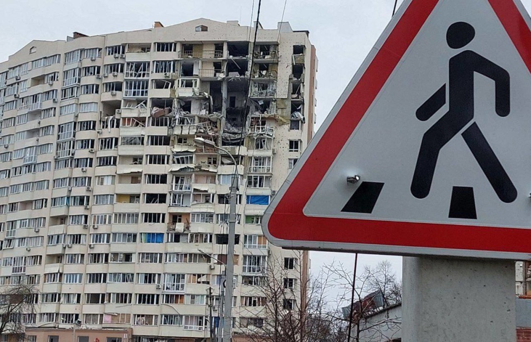 Руйнування в Чернігові, квітень 2022 року, перші дні після відступу росіян від околиць міста. Фото Євгена Солонини
