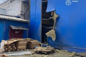 Російські дрони вдарили по харчовому підприємству в Богодухові, постраждали четверо працівників