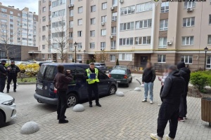 Столична поліція затримала чоловіка, що влаштував стрілянину у Святошинському районі міста