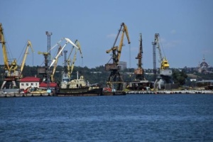 La Russie a déjà expédié près de 60 000 tonnes de céréales ukrainiennes volées via le port de Marioupol cette année