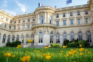 French FM: Russia makes freedom of information its target 