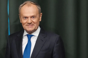トゥスク・ポーランド首相、宇大統領のＶ４首脳会議への招待についてフィツォ・スロバキア首相と協議