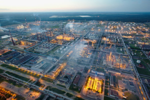 L’Ukraine lance une nouvelle frappe sur les sites pétroliers russes à Kirichi, dans la région de Leningrad