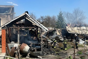 Russian forces strike Kharkiv suburb, fires break out