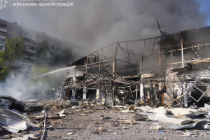 Guerre en Ukraine : douze morts et 43 blessés lors d’une frappe russe sur Zaporijjia 