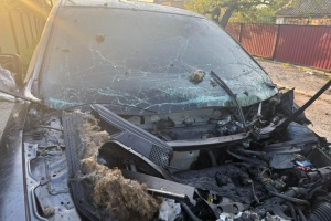 Під час російської атаки на Марганець був знищений автомобіль запорізької журналістки