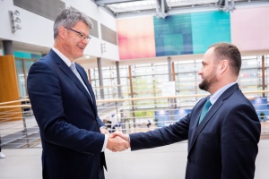 Кулеба обговорив із німецьким міністром подальшу підтримку транспортної галузі України