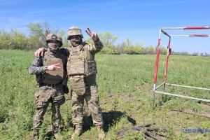 Дрони дістають ворога у лісосмугах і підвалах: як миколаївські морпіхи вчаться пролітати «рамки»