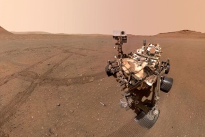 До бурильної руки марсохода Curiosity причепився 13-кілограмовий камінь