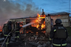 Росіяни вдарили по сільгосппідприємству на Чернігівщині, загинули батько і син
