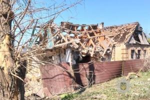 На Запоріжжі через атаку дронів РФ пошкоджений будинок та евакуаційне авто, є поранені