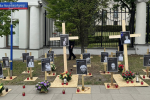 Aktion vor der russischen Botschaft in Warschau erinnert an die von Russland getöteten ukrainischen Kinder  