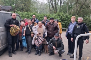 З Берислава на Херсонщині евакуювали з-під обстрілів 15 цивільних