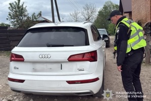 На Львівщині конфлікт між чоловіками завершився стріляниною по авто, підозрюваного затримали