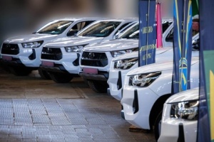 Kharkiv region hands over batch of pickup trucks to two combat brigades