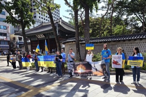 У Сеулі українці провели акцію до Дня пам’яті та перемоги над нацизмом