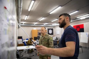 Укріплення, логістика та протидія БПЛА: Сирський обговорив з командирами «Хартії» обстановку під Куп’янськом