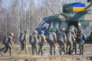 У навчальному центрі ДШВ пояснили, чому проводять десантування з вертольотів