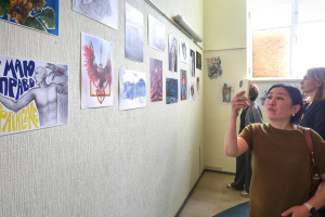 У Харкові відкрилася виставка пам’яті вбитої Росією мисткині Вероніки Кожушко