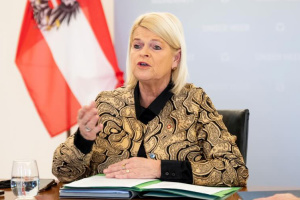 Європа має розвивати свою обороноспроможність - глава Міноборони Австрії