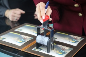 Укрпошта та фонд «Повернись живим» презентували благодійну марку